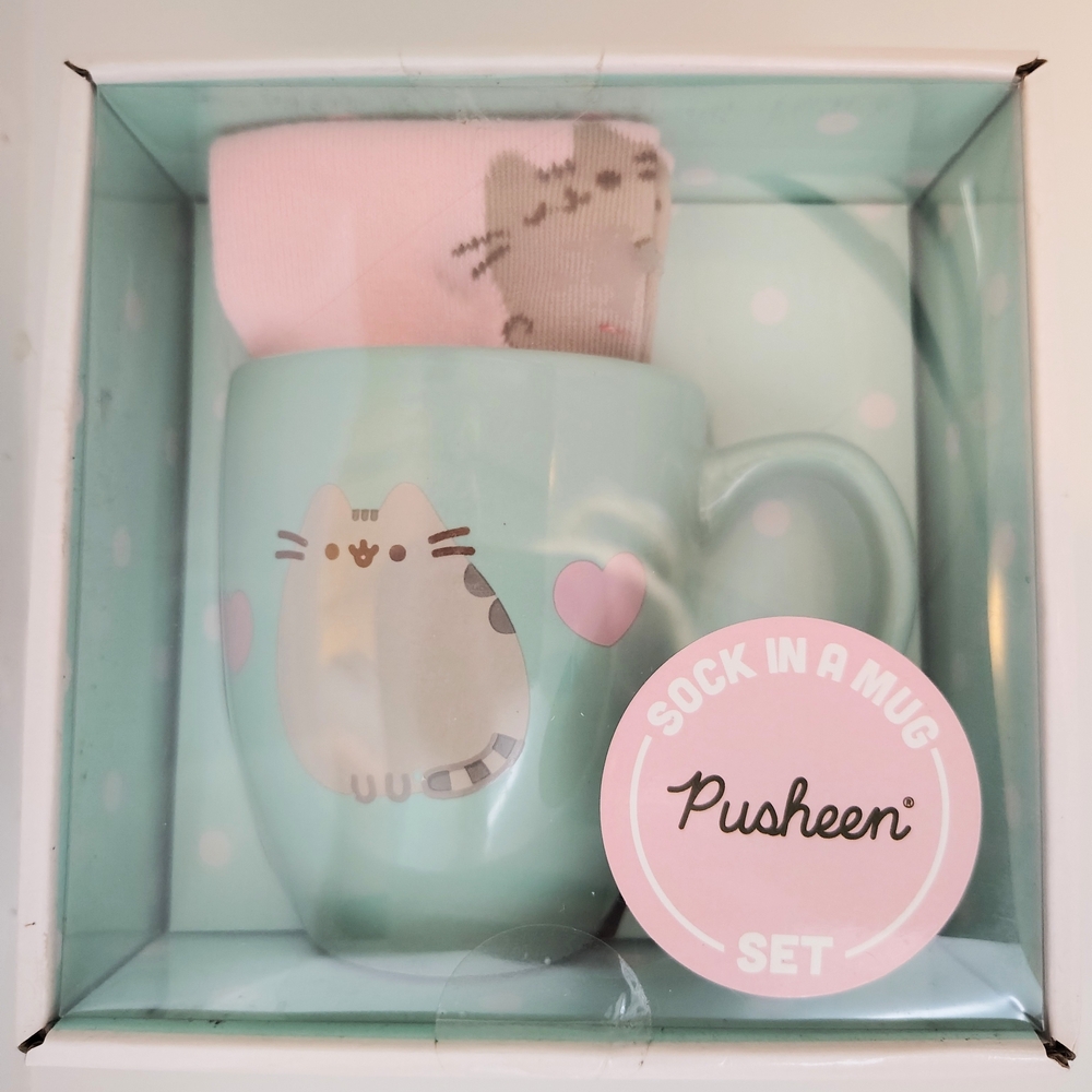 Pusheen Mint Green Mug with Pink Socks Set